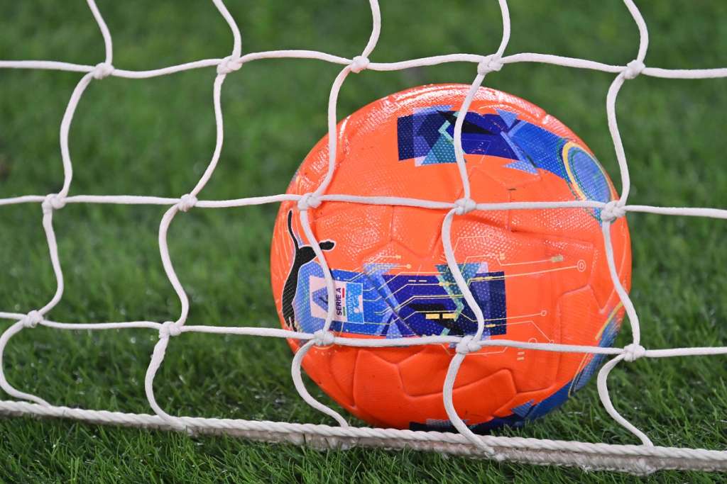 La Serie A gioca con un pallone che i daltonici non vedono