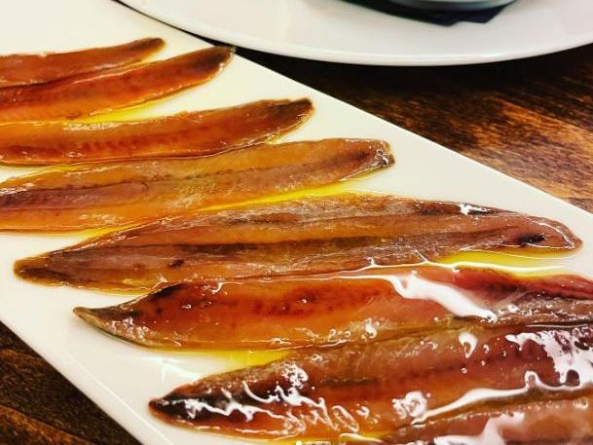 Bergamo, sequestrati 1.000 chili di acciughe. I veterinari di Ats: «Tenute a una temperatura non adeguata»