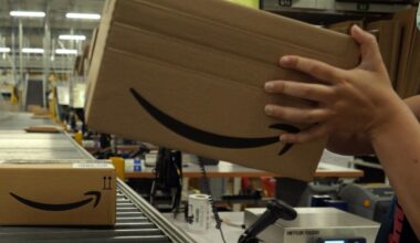 Autisti diretti dall'algoritmo, Amazon cambia il modello delle consegne nell’«ultimo miglio» e paga 187 milioni per evitare il divieto di fare pubblicità