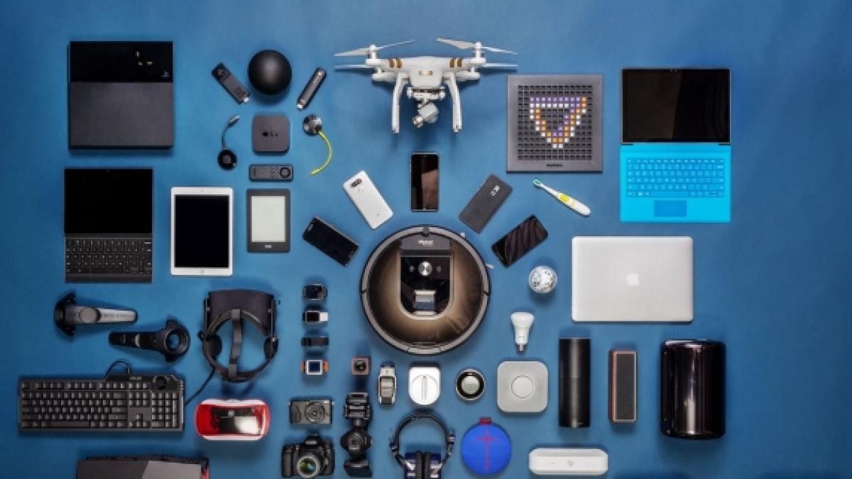 Gadget tech per Natale: dalla fotocamera che fa da portachiavi al plaid di Stranger Things - La Scelta Giusta