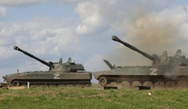 L'imprenditore punito che si è dato fuoco sulla piazza Rossa, i reclutatori da 6.100 euro a soldato (anche malato): cosa succede in Russia