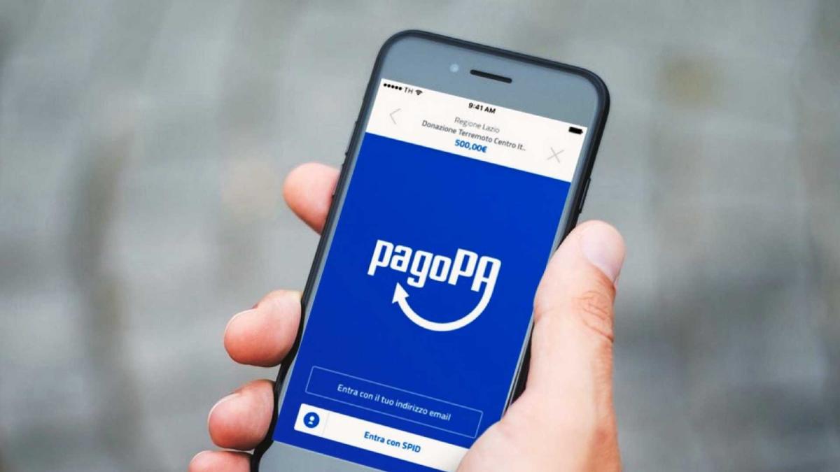PagoPa (e App Io) cambiano padrone: Zecca e Poste rilevano dal Mef la società dei pagamenti digitali