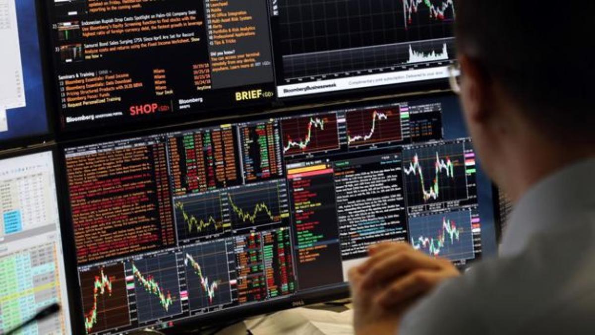 Borse 12 dicembre | Milano (e l’Europa) chiudono in calo, lo spread viaggia ai minimi dal 2008