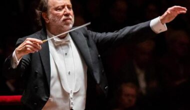 Riccardo Chailly, notte in osservazione in ospedale dopo il malore alla Scala: «Valori buoni»