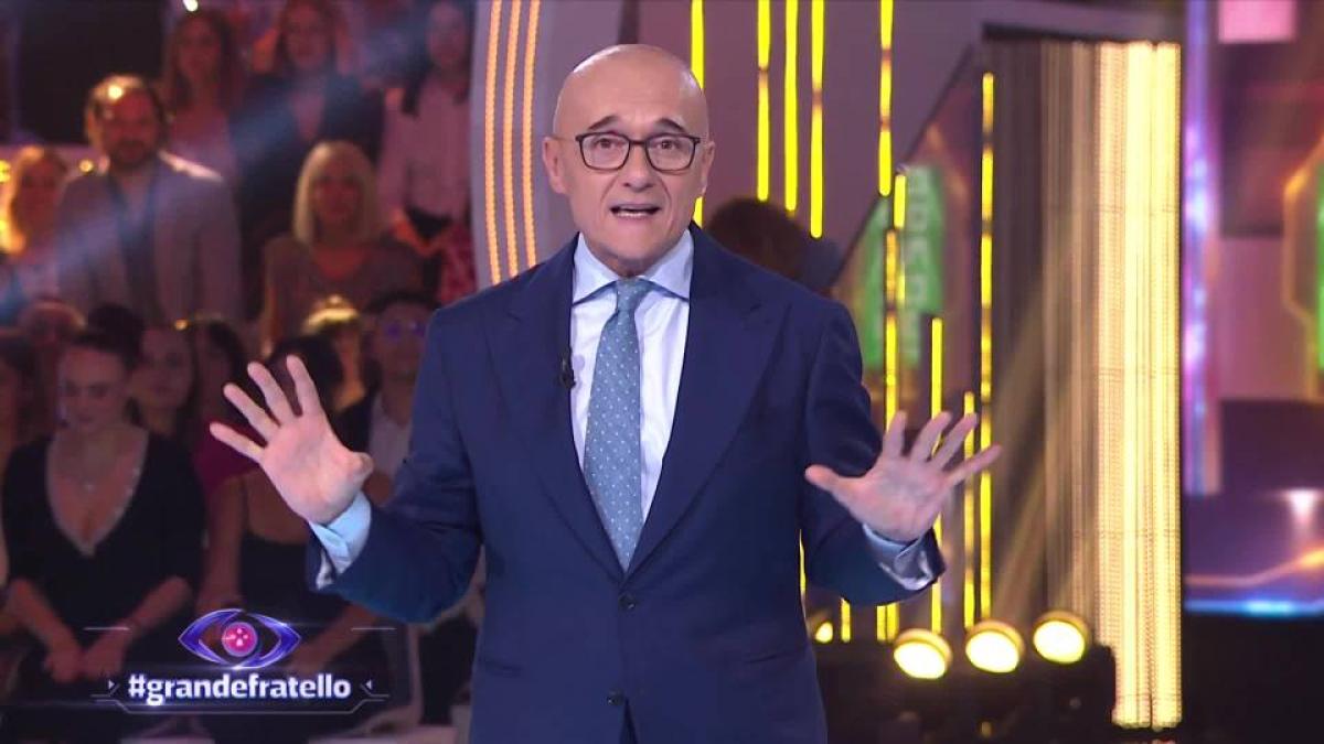 Alfonso Signorini si autosospende da Mediaset dopo le accuse di Fabrizio Corona