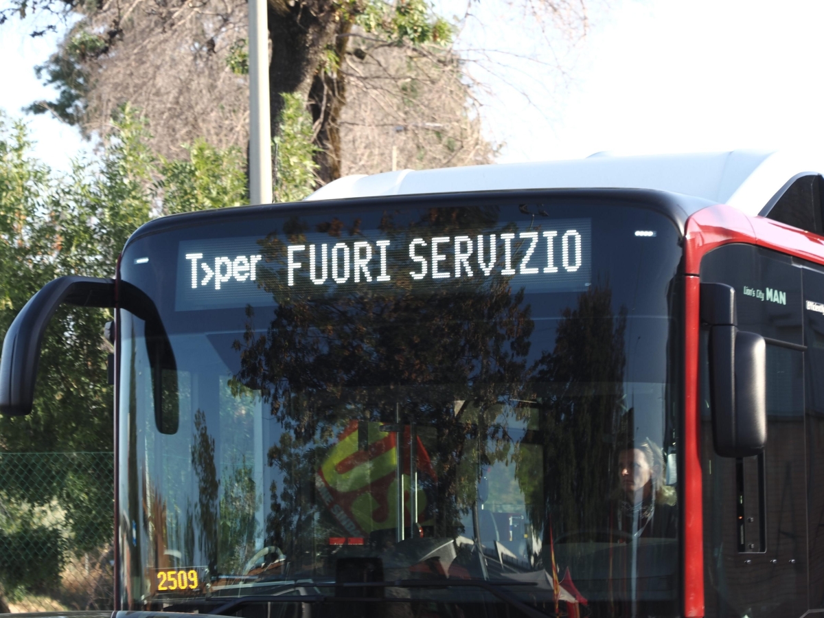 Sciopero, la settimana degli stop: dai trasporti all’igiene pubblica, cosa si ferma. Il 12 astensione generale