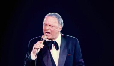 Frank Sinatra nasceva 110 anni fa: iniziò a cantare nel locale di suo padre, la vita sentimentale chiacchierata, 7 segreti