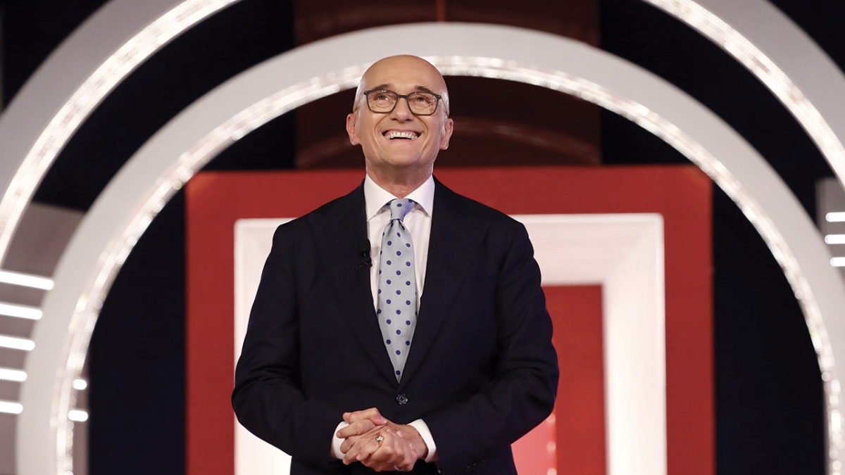 «Abusi sull'aspirante concorrente del Grande Fratello»: perché Signorini è indagato dopo la denuncia di Antonio Medugno