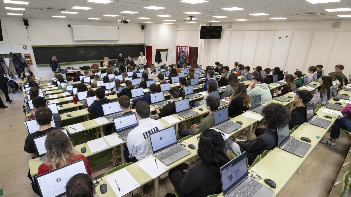 Il test di Medicina, il flop, la sanatoria e il ritorno del 6 politico