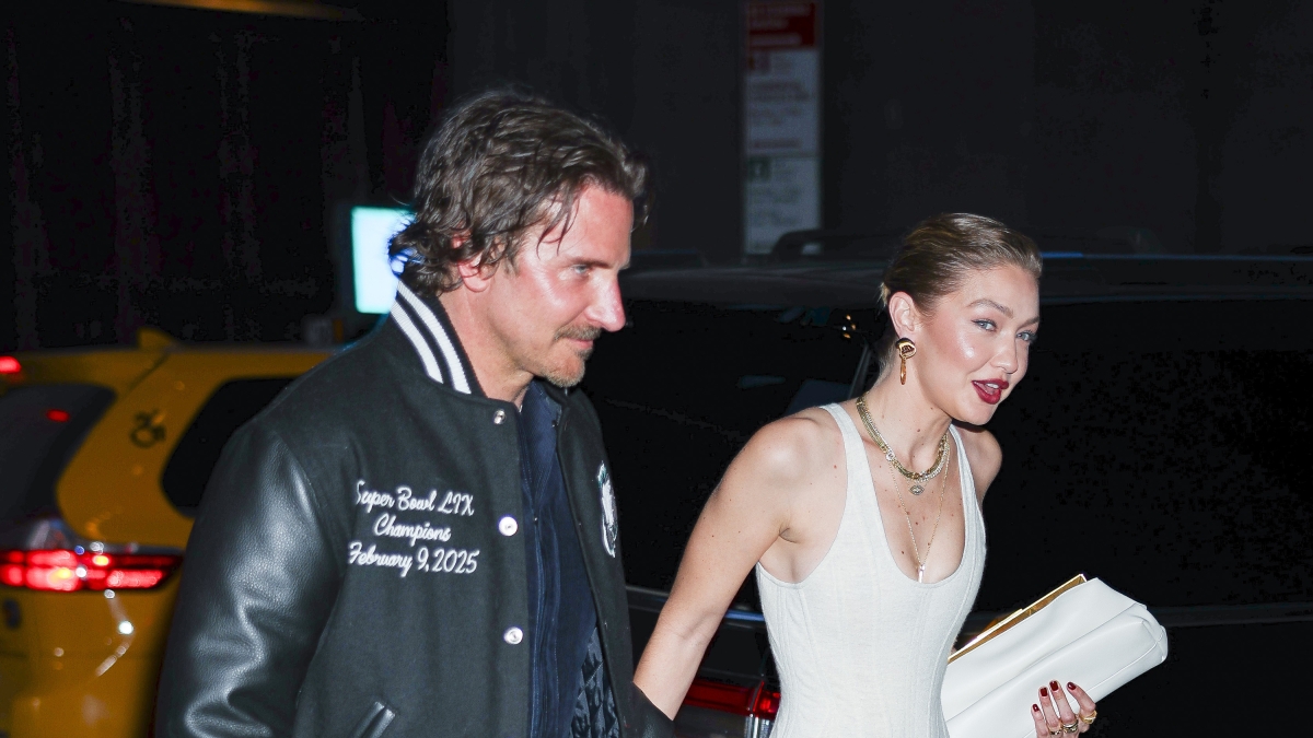 Gigi Hadid e Bradley Cooper, la loro prima intervista per le strade di New York: « Per la fiducia in se stessi serve fare un passo alla volta»