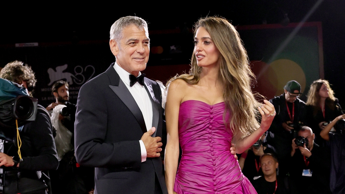 George Clooney: «Non bacerò più nessuna nei miei film. L'ho deciso con mia moglie quando ho compiuto 60 anni»