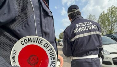 Campi Bisenzio, il giallo del cadavere trovato in una cassapanca: in casa la madre denutrita e i due fratelli