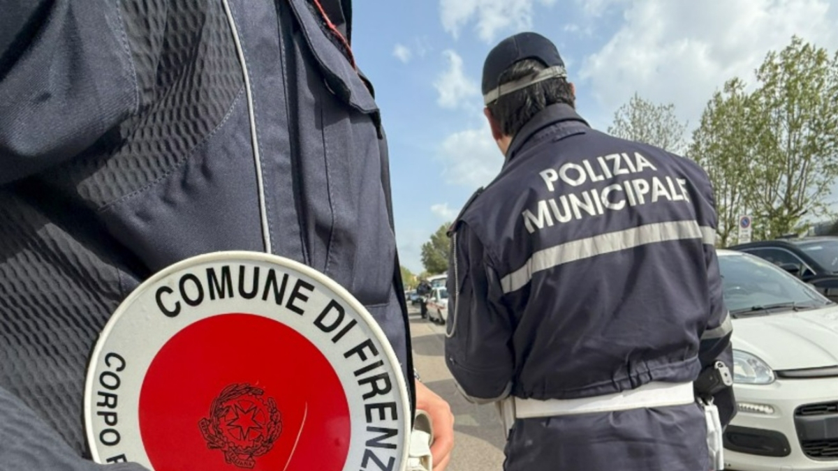 Campi Bisenzio, il giallo del cadavere trovato in una cassapanca: in casa la madre denutrita e i due fratelli