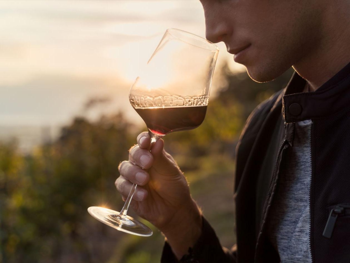 Vino dealcolato, risolto il nodo fiscale: ora si può produrre anche in Italia