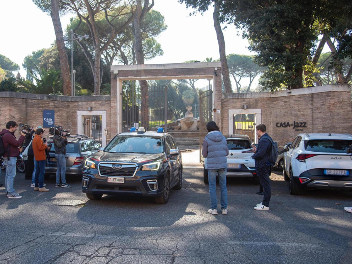 Caso Adinolfi, riprendono gli scavi alla Casa del Jazz dopo la pausa. Trovato nel cunicolo un ingresso murato