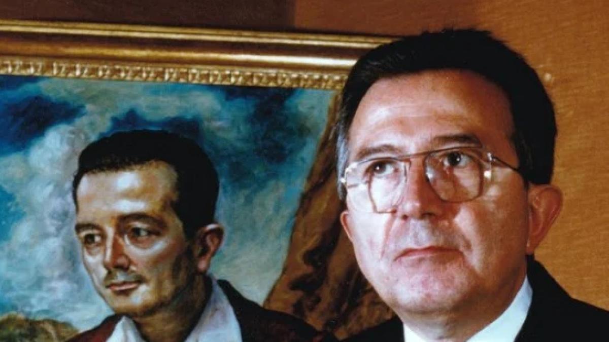 Il collo lungo e la somiglianza con Mastroianni: ecco il ritratto «segreto» di Andreotti dipinto da De Chirico. «Voleva che mi vestissi da paggio, rifiutai»