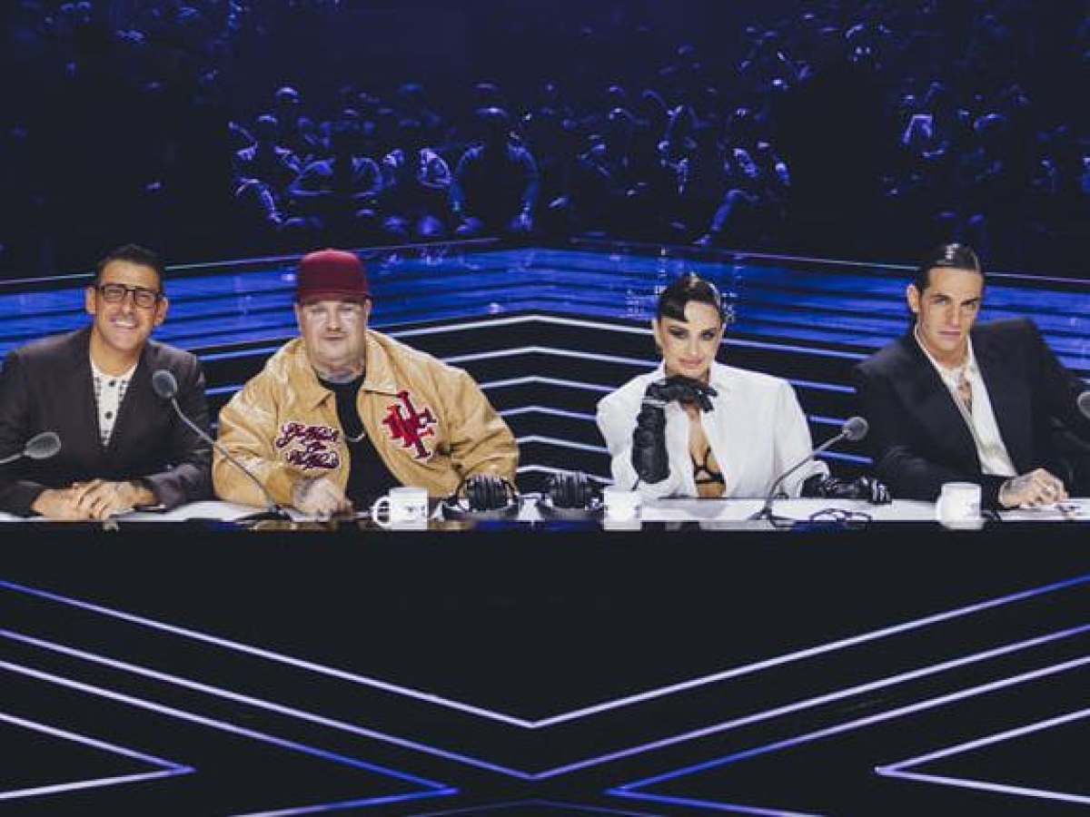 Provocazioni, lacrime e fuorionda: lo scontro in giuria fra Gabbani e Lauro incendia la finale di X Factor. «Troppo testosterone, pigliatevi una camomilla»