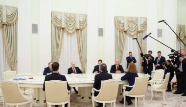 Ucraina - Russia, le notizie sul conflitto in diretta | Il Cremlino: nessun accordo con gli Usa sui territori, ricevuto un piano in 27 punti