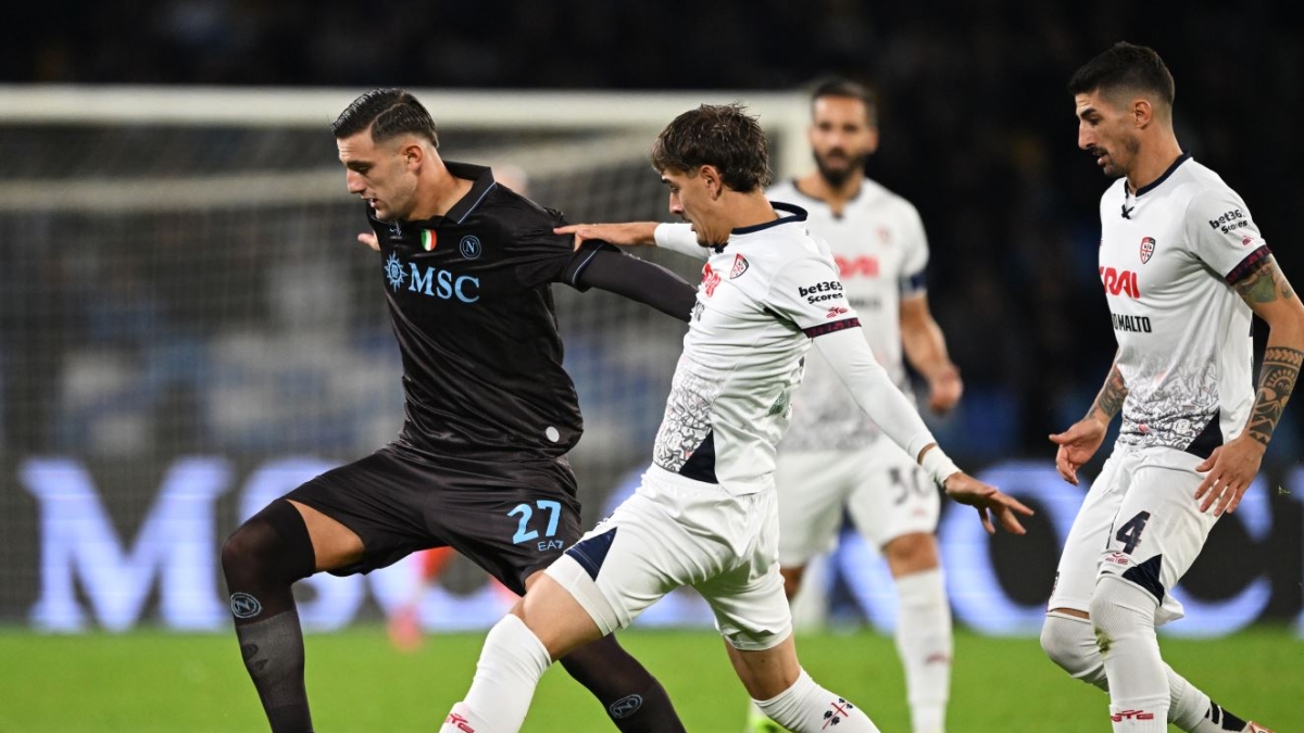 Napoli-Cagliari di Coppa Italia, il risultato 10-9: gol di Lucca, pareggio di Esposito la squadra di Conte vince ai rigori