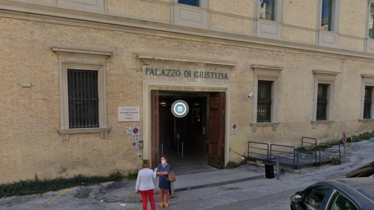 Femminicidio ad Ancona: storia di Sadjide che aveva perdonato il marito violento. Lui torna a casa e la uccide di botte