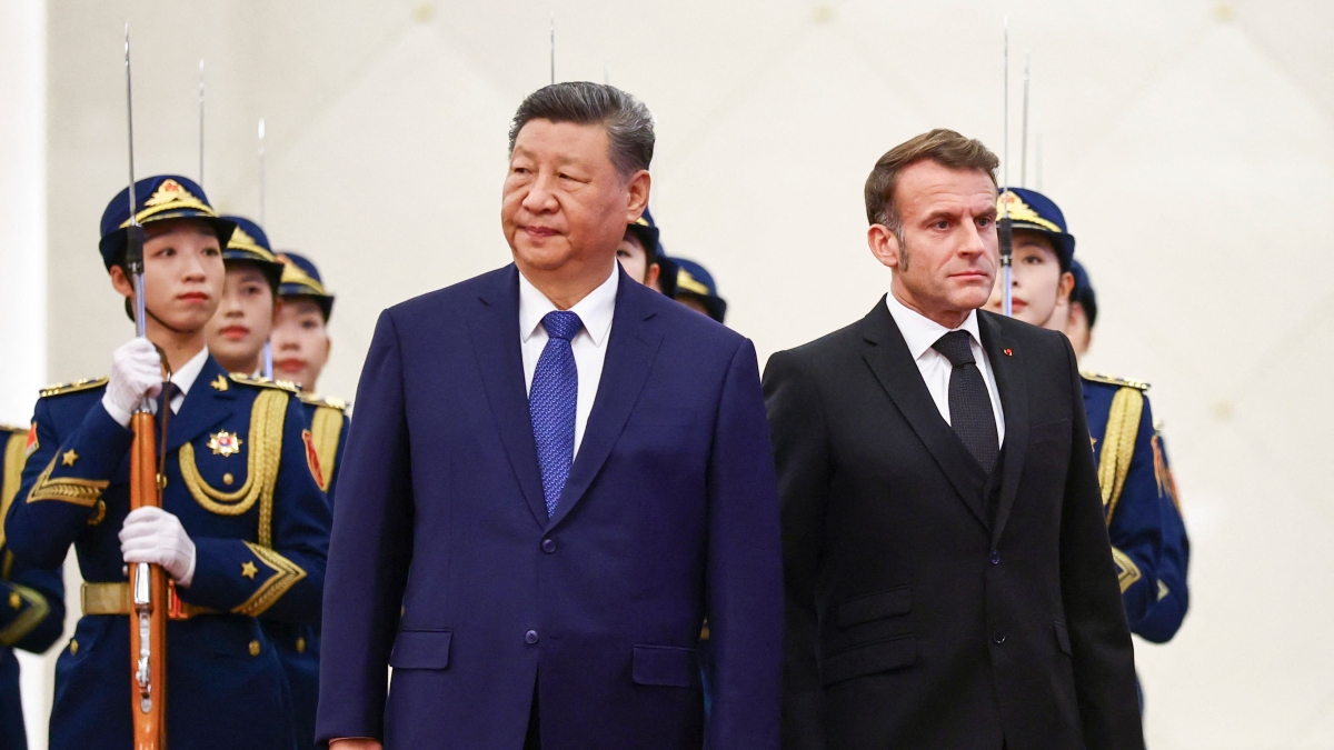 Macron, pressing su Xi Jinping perché spinga Putin alla pace. Ma il leader cinese resta freddo: «Sosteniamo tutti gli sforzi»