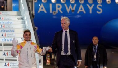 La Fiamma Olimpica arriva a Roma, Paolini e Malagò i primi a portarla su suolo italiano