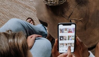 Italiani connessi per 4 ore e mezza al giorno: TikTok resta il social più usato, boom ChatGpt tra i software AI