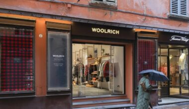 Woolrich chiude le sedi (non i negozi) di Bologna e Milano, a rischio 139 lavoratori. L'azienda: «Vi dovete trasferire a Torino»
