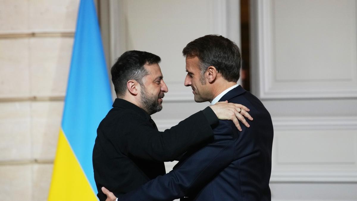 L’avvertimento (in privato) di Macron a Zelensky: «Gli Usa potrebbero tradire l'Ucraina»
