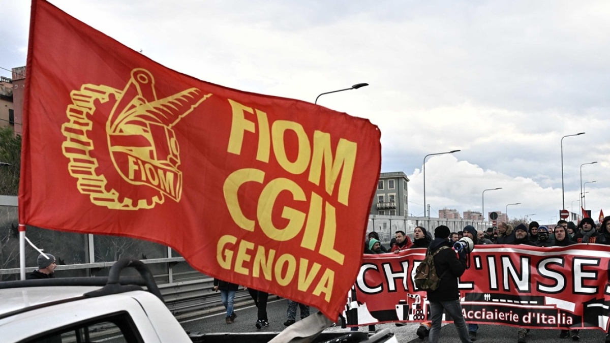 Ex Ilva, scontro tra sindacati a Genova: «Calci e pugni da esponenti Fiom», la denuncia della Uilm