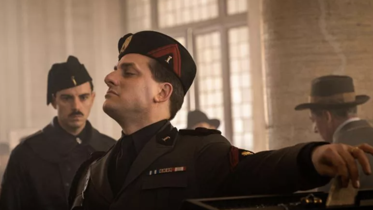 "M. Il figlio del secolo" è la quarta serie migliore del 2025 secondo la rivista "Time". «Fa luce sulla confusione che perennemente circonda l'ideologia fascista»