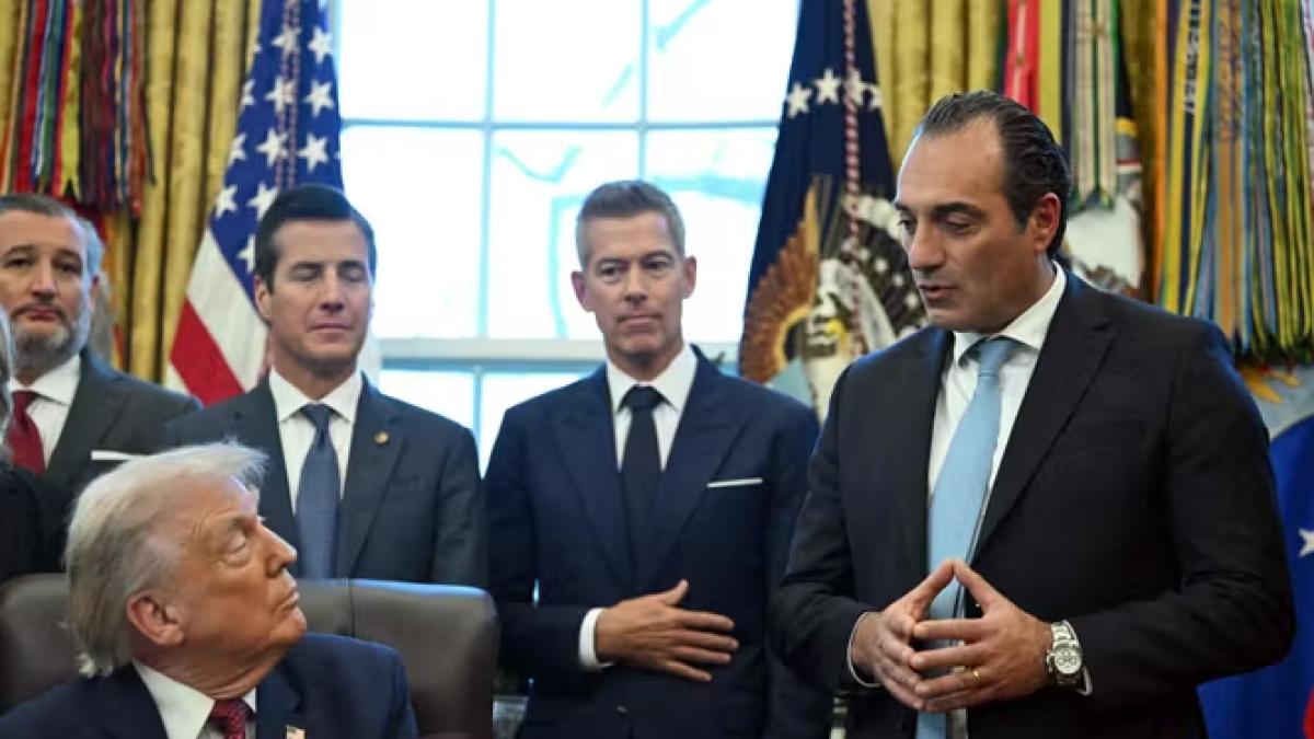 Trump contro le auto elettriche: cancellati anche i limiti ai consumi di benzina