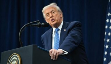 Trump critica l'Europa (e non Mosca) nella nuova Strategia per la sicurezza nazionale: «Reale prospettiva di cancellazione della sua civiltà». Reuters: «Gli Usa vogliono che Ue prenda controllo Nato entro 2027»