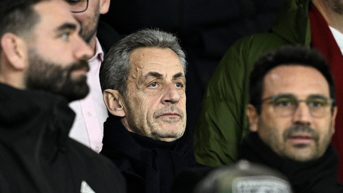 Sarkozy e il libro sui venti giorni di carcere: «Il grigio ti divora, ho riscoperto la fede». Il diario del detenuto 320535, l'apertura a Le Pen, il viaggio a Lourdes