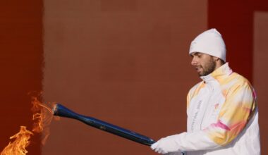 Fiaccola olimpica a Roma, tappe dal Foro Italico, a San Pietro, fontana di Trevi e piazza del Popolo. Tedofori speciali Achille Lauro, Noemi, Claudia Gerini