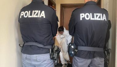 Roma, omicidio a Ostia: 30enne uccide la nonna a martellate in casa. Prima aveva ferito il compagno della madre in un negozio