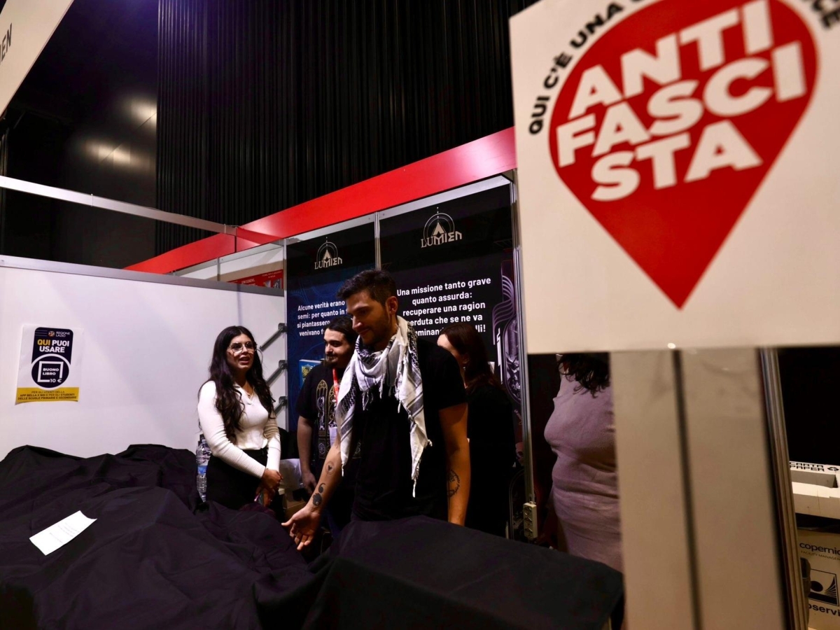 Più libri più liberi, protesta antifascista degli editori: stand coperti. «Passaggio al bosco»: «Non siamo un movimento politico»