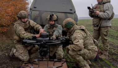 Ucraina - Russia, le notizie sul conflitto in diretta | Macron parla con Zelensky: «Europei pilastro di una soluzione giusta e duratura». Il presidente ucraino lunedì a Londra