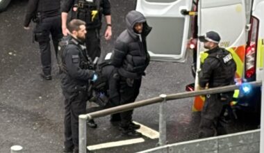 Heathrow, aggressioni con spray al peperoncino nel parcheggio dell’aeroporto: un arresto. «Non è terrorismo»