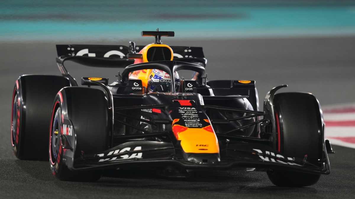 F1 Gp Abu Dhabi: la gara in diretta. Verstappen in testa, Piastri secondo davanti a Norris. Leclerc prova ad attaccare Lando