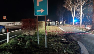 Lucia morta a due mesi sbalzata dall'auto sulla Torino-Aosta: non sarebbe stata legata. La madre ha perso il controllo dell'auto, l'investitore forse ignaro della tragedia