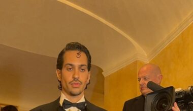 Prima della Scala, le pagelle ai look: Mahmood fa il suo (8), Barbara Berlusconi istituzionale (8), il ministro Giuli col mantello romantico (7,5)