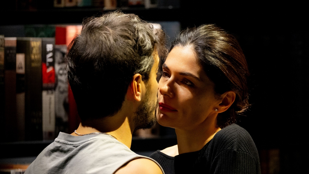 Anna Valle dà «Scandalo» sul palco del Manzoni: «Non farei altro che teatro. Aspettavo questo personaggio "spinto"»