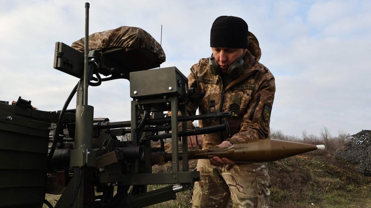 Ucraina - Russia, le notizie sul conflitto in diretta | Zelensky vedrà i leader europei in settimana. Trump: «Deluso, non ha letto il piano di pace»