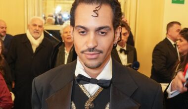 Palco Reale con pochi politici, Mahmood e Achille Lauro star del foyer: la Prima alla Scala, tra cascate di gel e Baggio (nel senso del quartiere...)