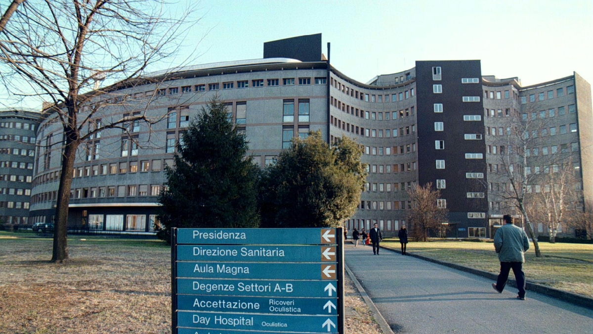 Milano, al San Raffaele cure intensive nel caos: «Rischi per i malati». La direzione: situazione ora sotto controllo