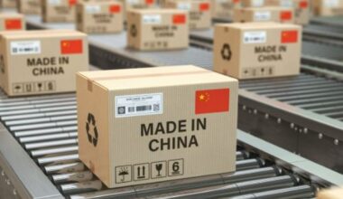 Cina, surplus commerciale oltre i mille miliardi di dollari (e solo verso l’Europa vale 300): nuovo boom dell’export