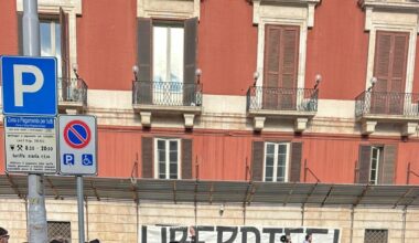 Serie B, protesta dei tifosi del Bari. Il sindaco: "Incontrerò i De Laurentiis"