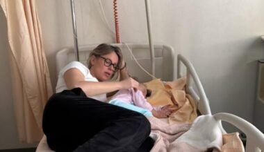 Federica Pellegrini: «Sono in ospedale con mia figlia, ha avuto le convulsioni febbrili, ho perso anni di vita»