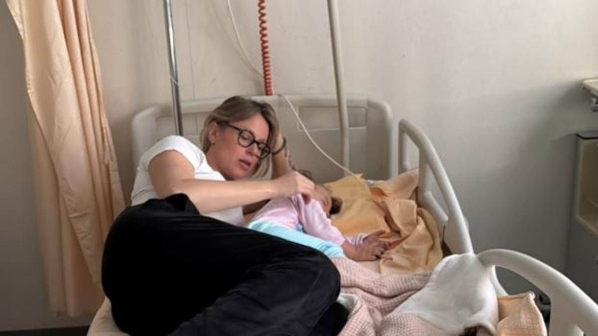 Federica Pellegrini: «Sono in ospedale con mia figlia, ha avuto le convulsioni febbrili, ho perso anni di vita»